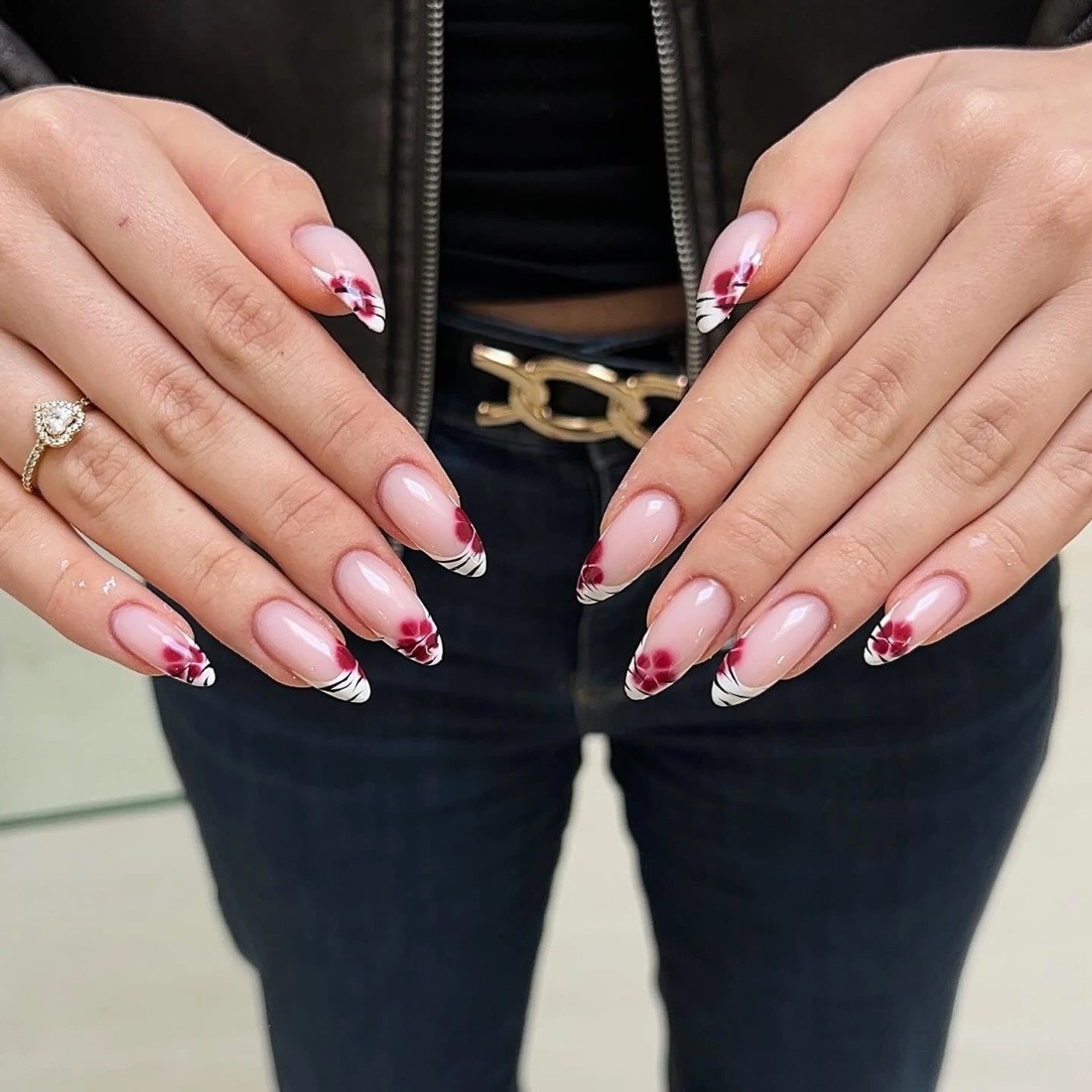 Mandel French Nails mit Zebra Spitzen und pinken Blüten
